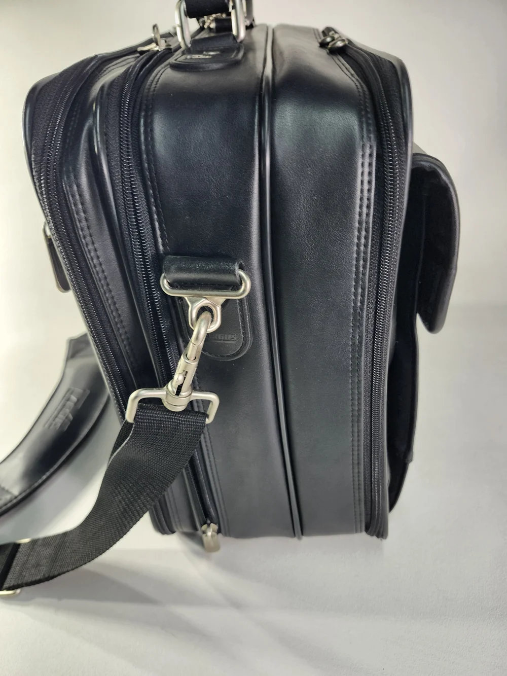 Air Targus Men's Black Leather Briefcase - Classic Professional Carry